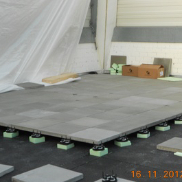 Plattenverlegung mit Stelzlager