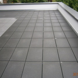 Plattenverlegung mit Stelzlager