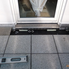 Plattenverlegung mit Stelzlager